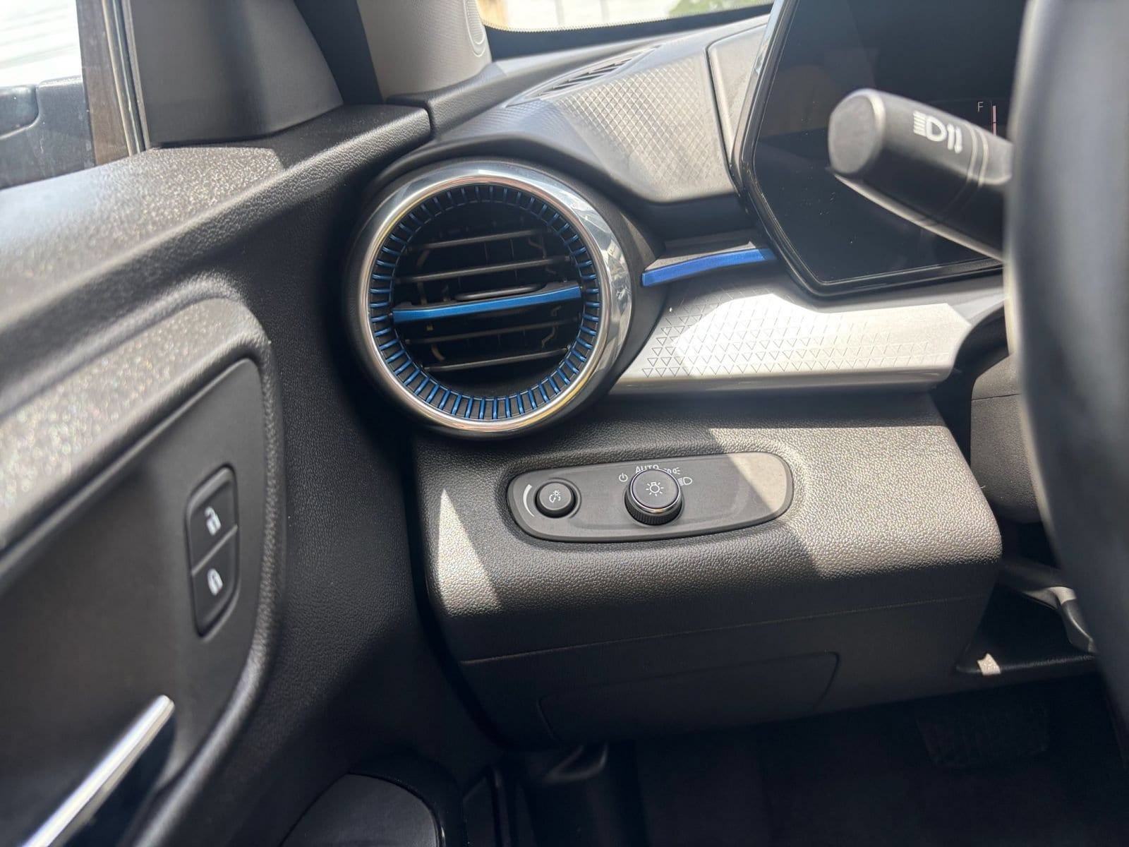 Thumbnail: 2025 Chevrolet Trax - 28