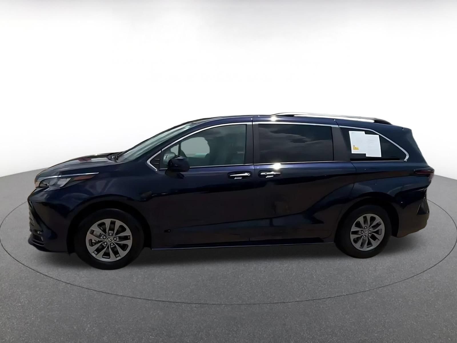 Thumbnail: 2025 Toyota Sienna - 8