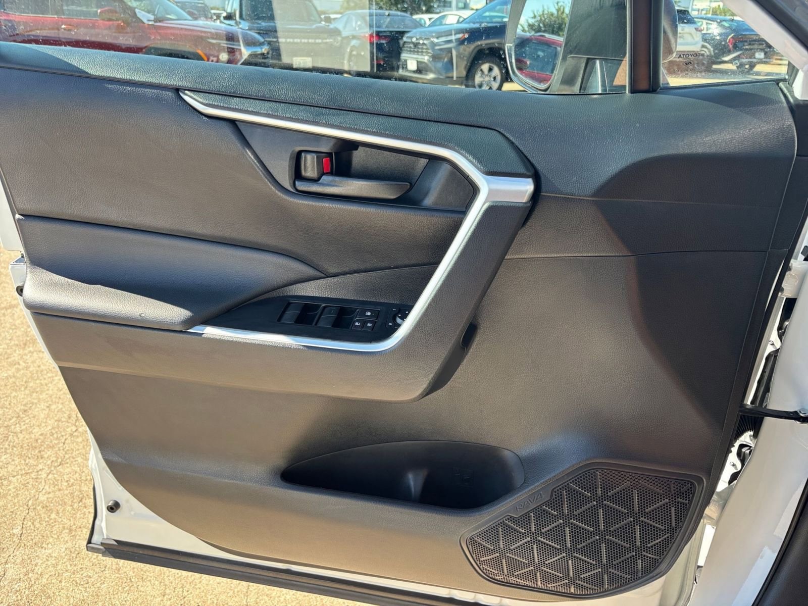 Thumbnail: 2025 Toyota RAV4 - 20