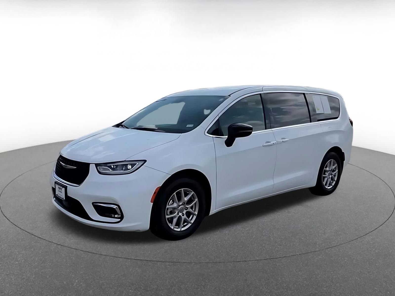 Thumbnail: 2025 Chrysler Pacifica - 8