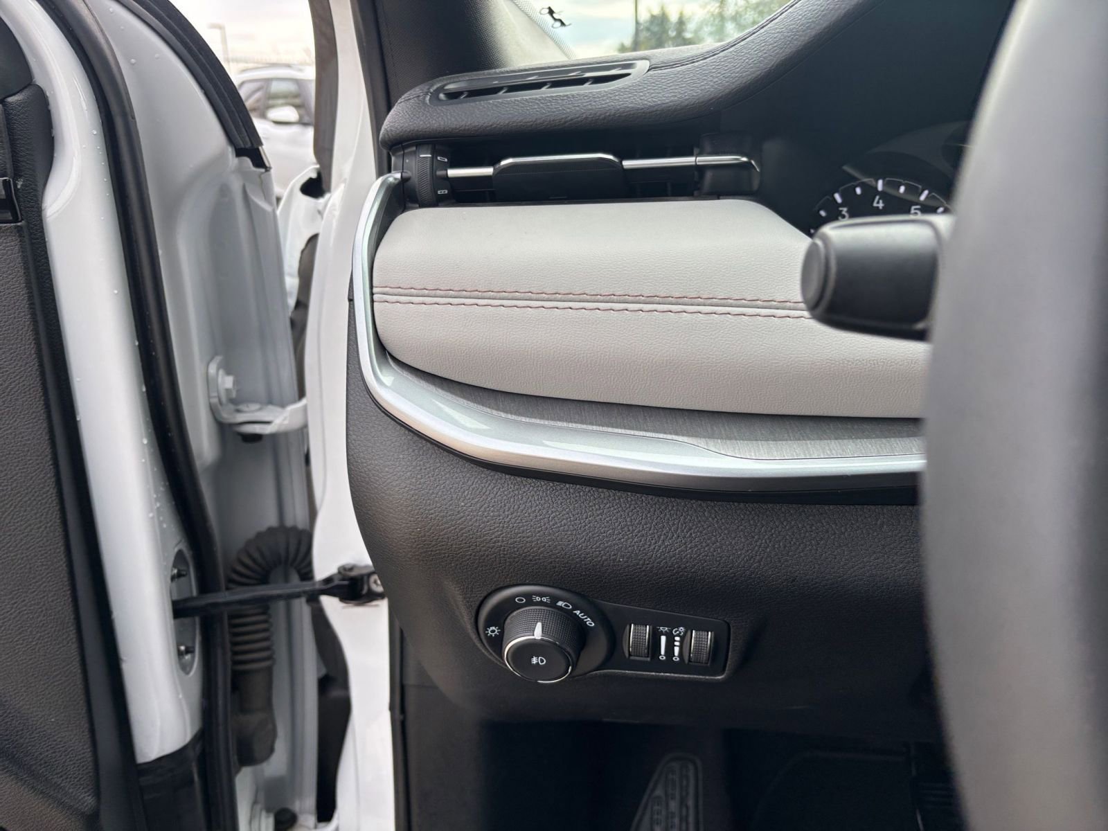 Thumbnail: 2025 Jeep Compass - 32