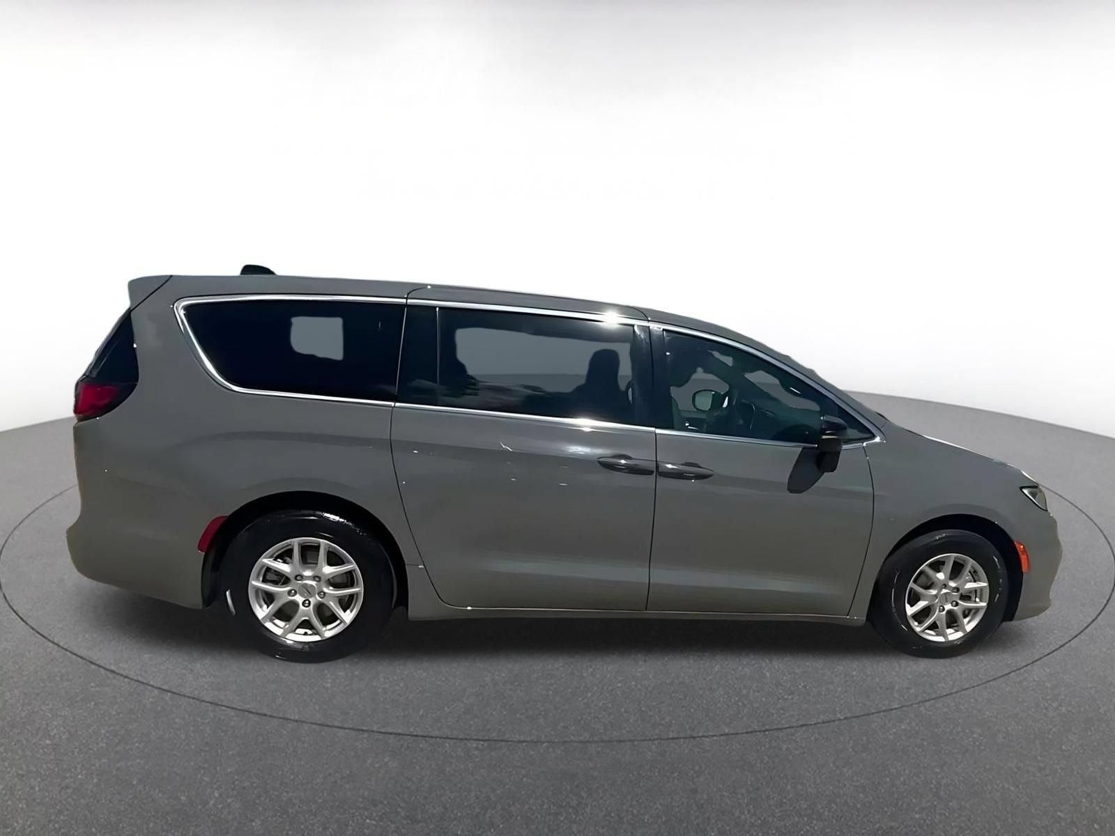Thumbnail: 2025 Chrysler Pacifica - 14