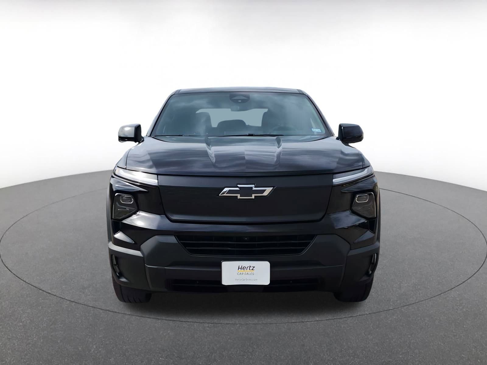 Thumbnail: 2024 Chevrolet Silverado EV - 2