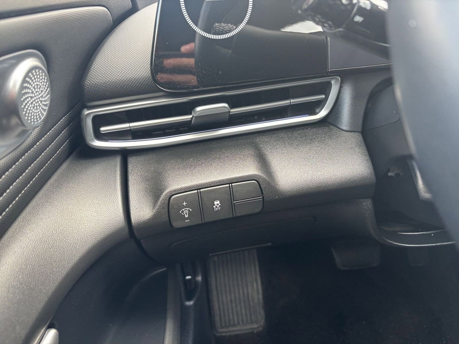 Thumbnail: 2025 Hyundai Elantra - 32