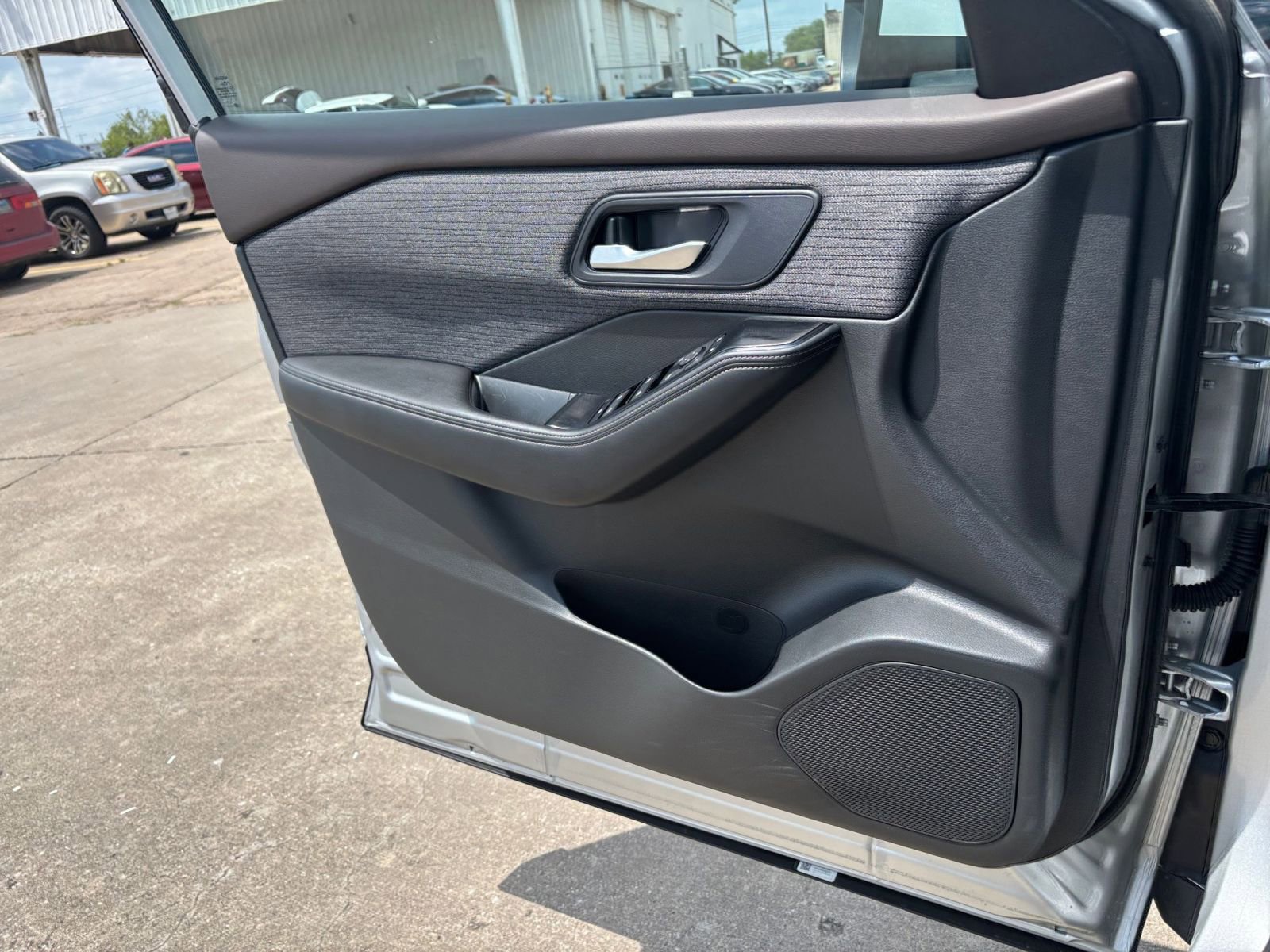 2023 Nissan Rogue SV 16