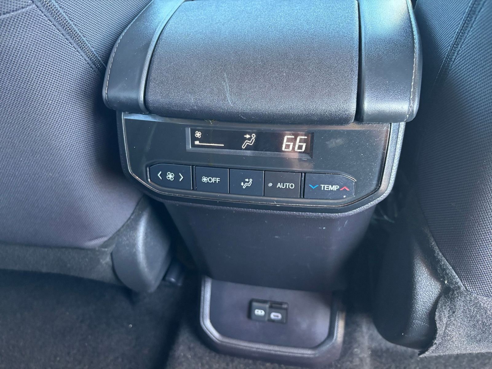 Thumbnail: 2025 Toyota Highlander - 27