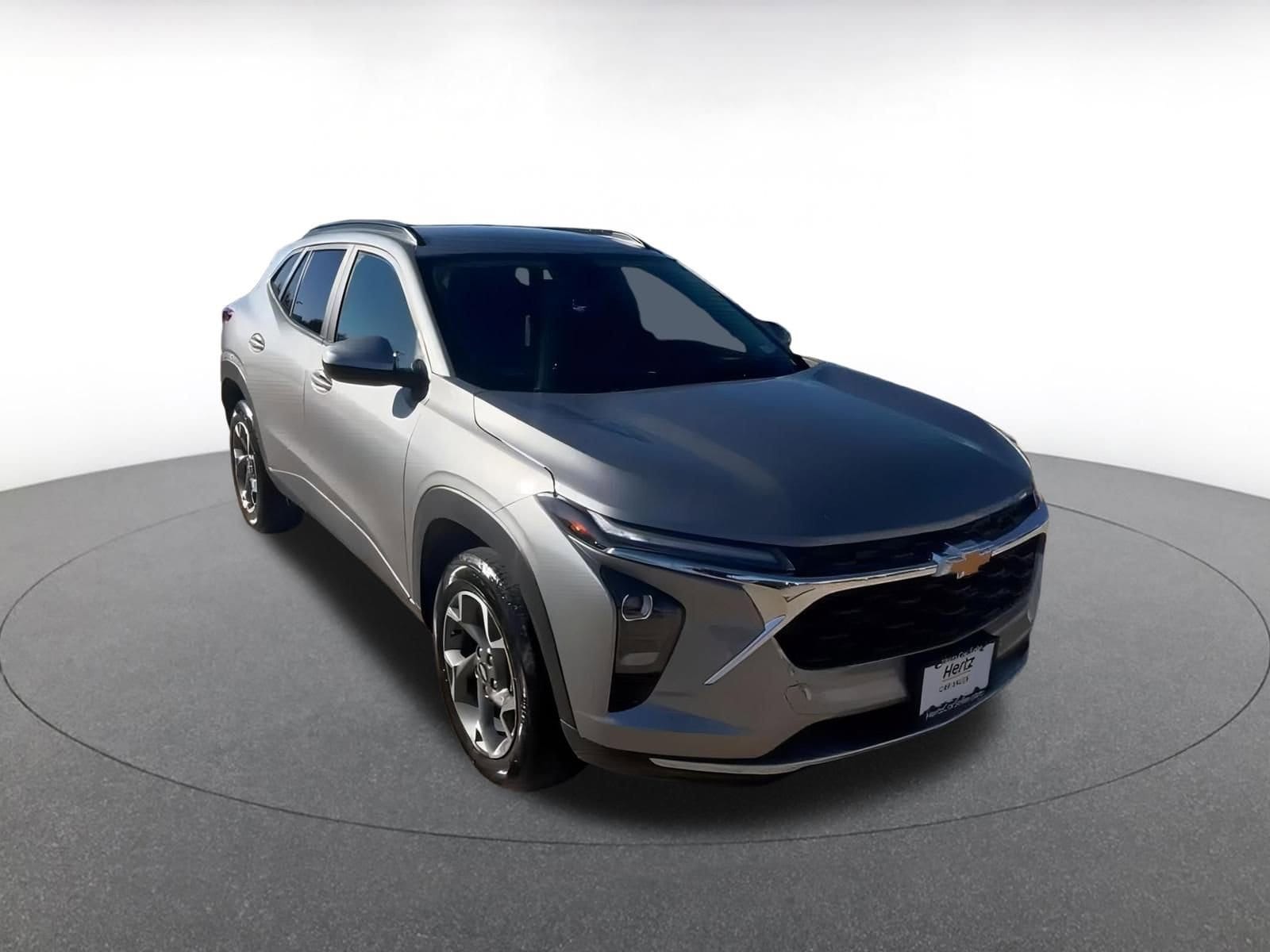 Thumbnail: 2025 Chevrolet Trax - 3