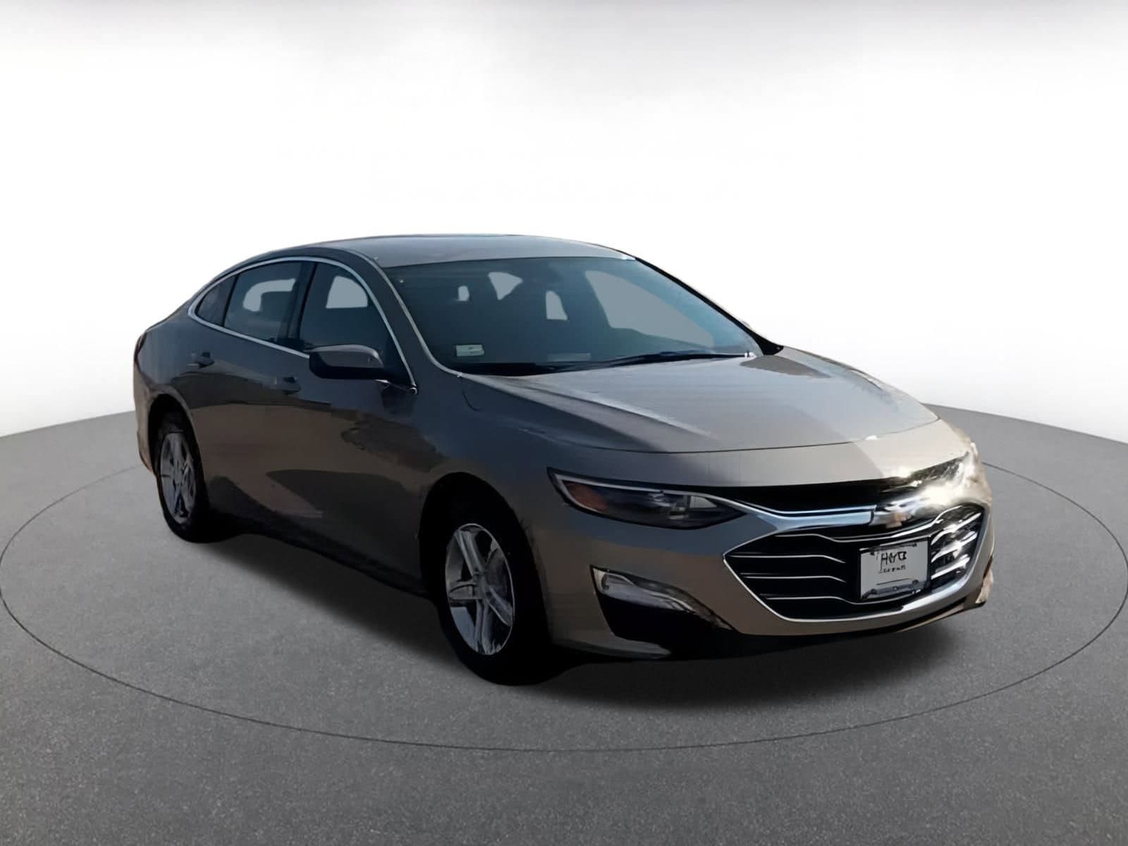 Thumbnail: 2024 Chevrolet Malibu - 3