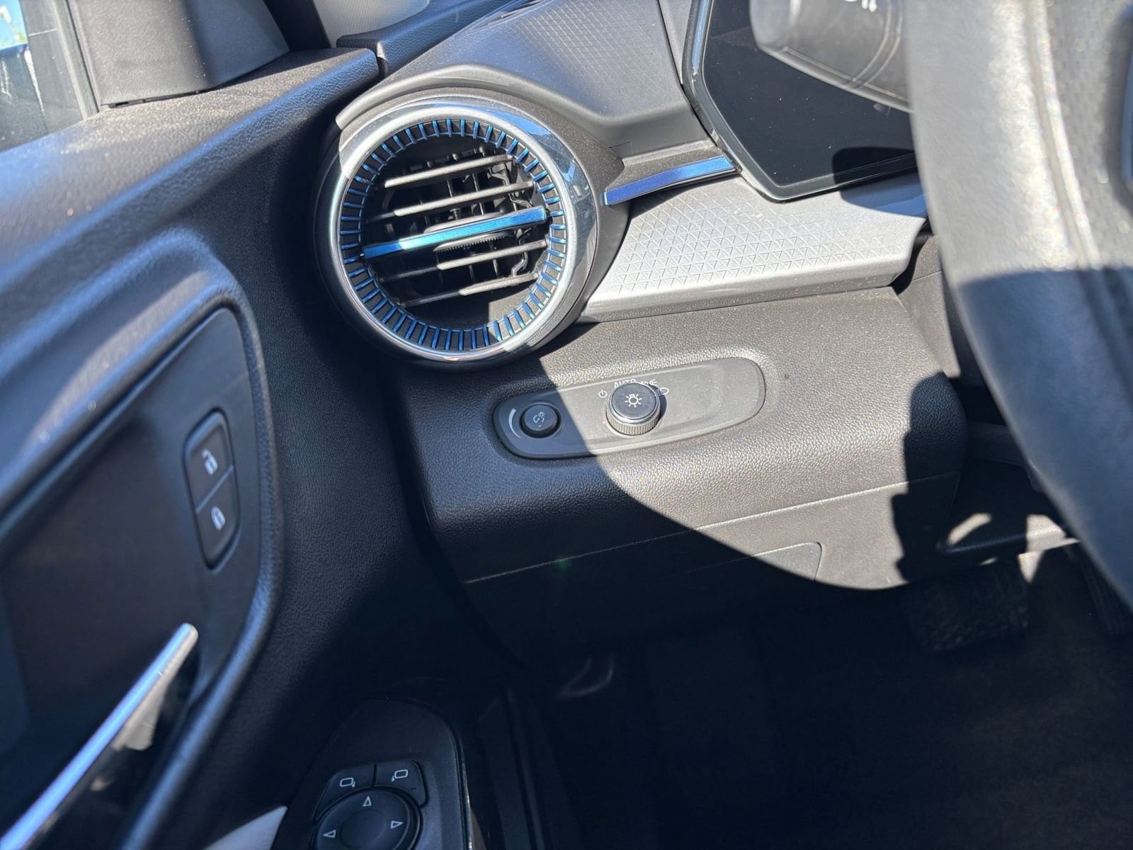 Thumbnail: 2025 Chevrolet Trax - 33