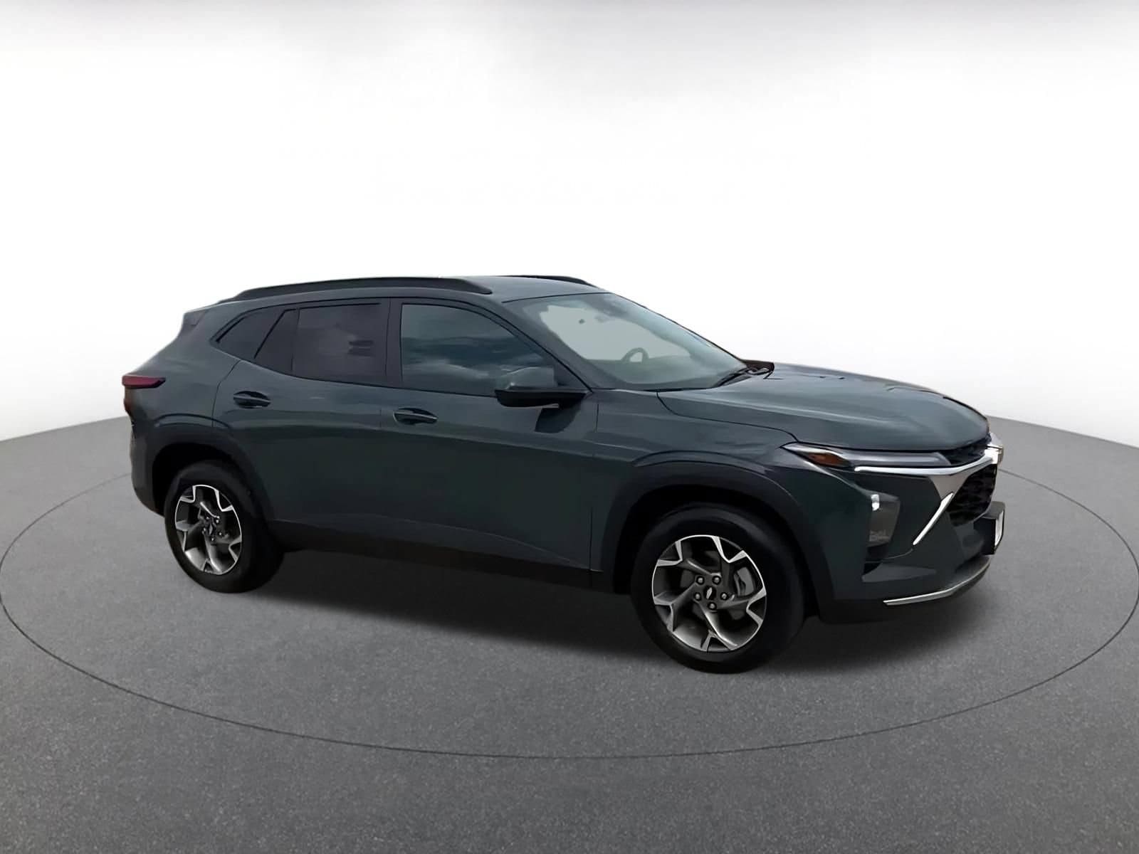 Thumbnail: 2025 Chevrolet Trax - 2