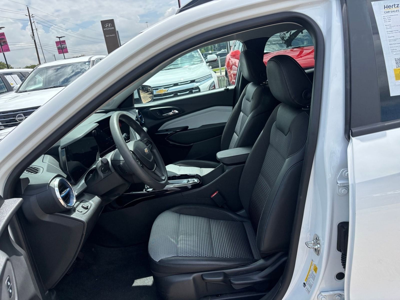 Thumbnail: 2025 Chevrolet Trax - 25