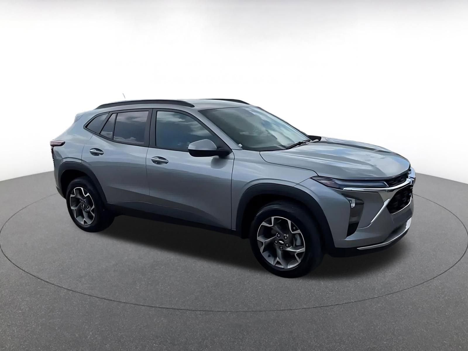 Thumbnail: 2025 Chevrolet Trax - 2