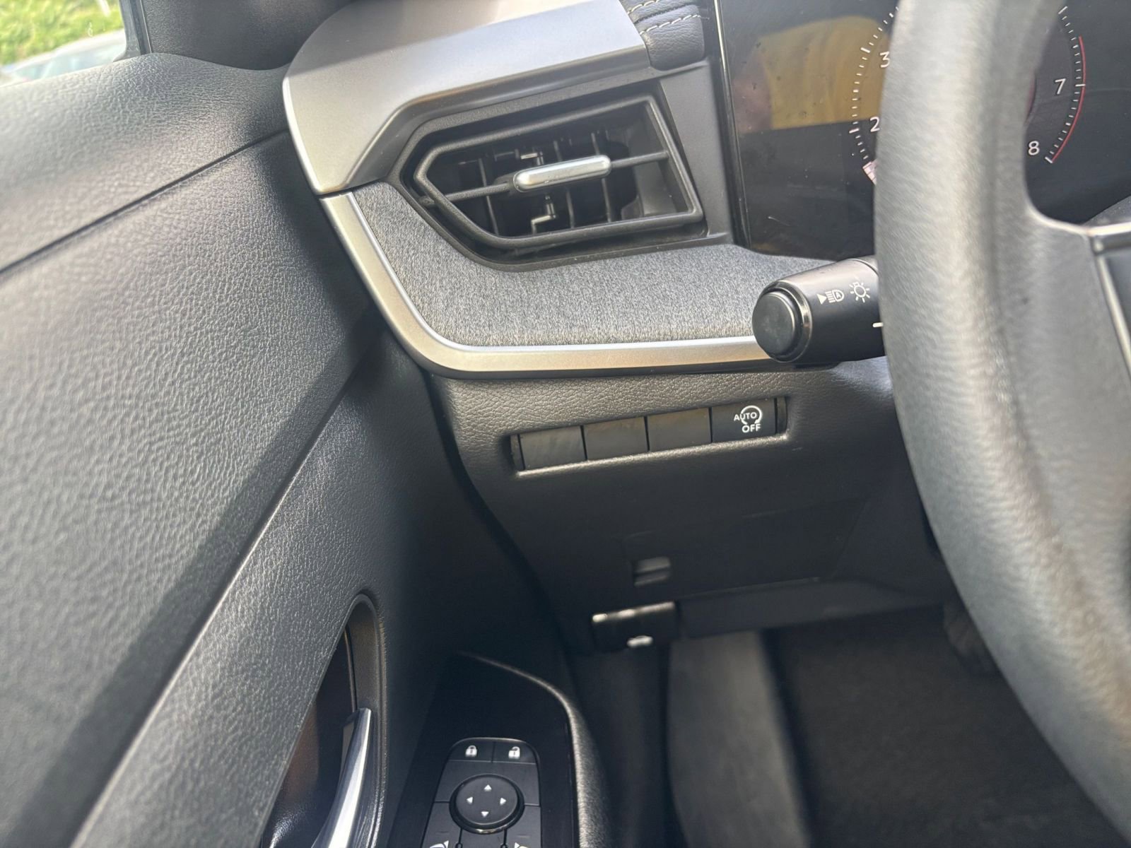 Thumbnail: 2025 Nissan Kicks - 32