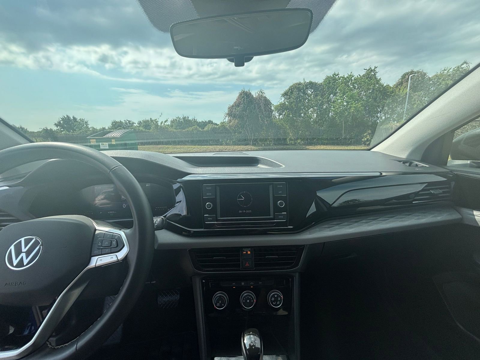 Thumbnail: 2024 Volkswagen Taos - 31