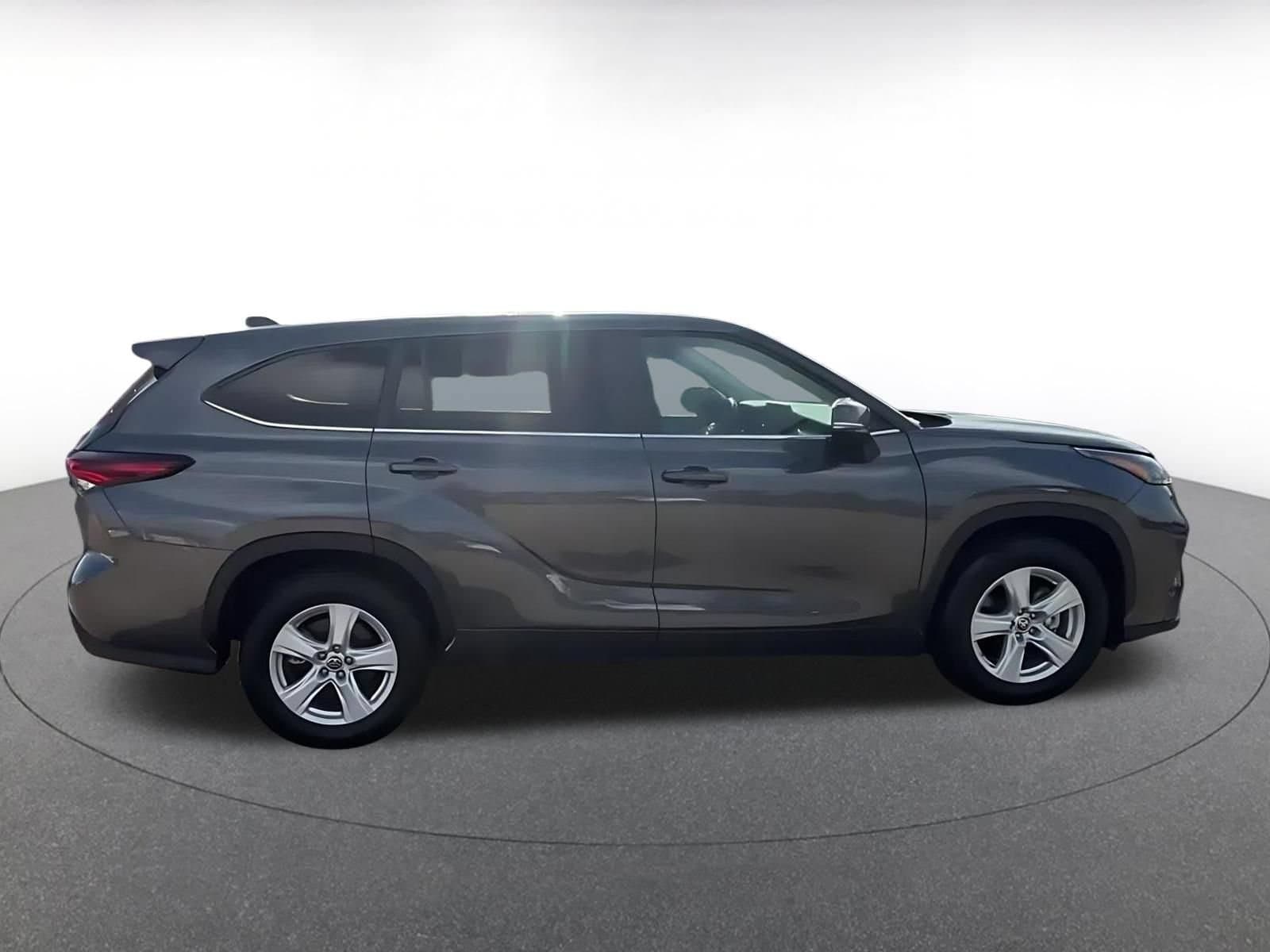 Thumbnail: 2025 Toyota Highlander - 16