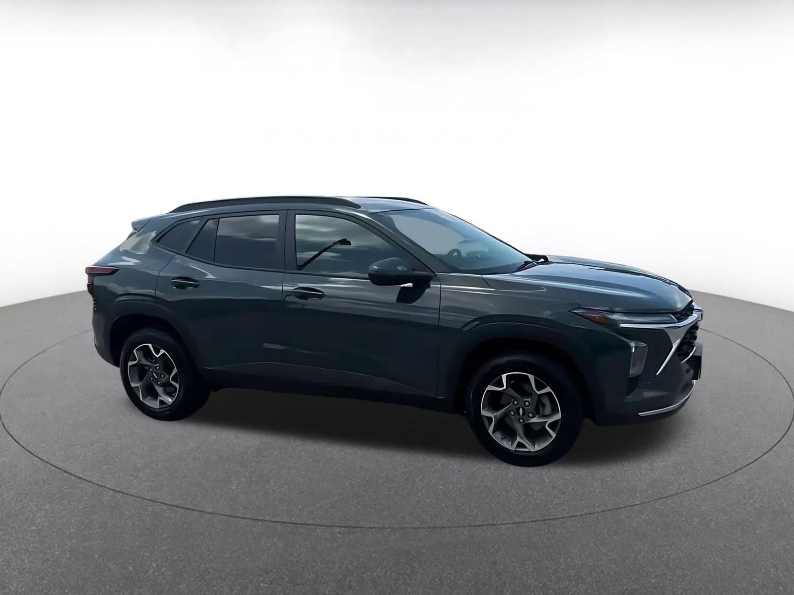 Thumbnail: 2025 Chevrolet Trax - 2