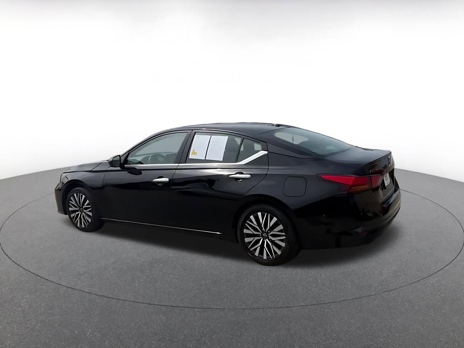 Thumbnail: 2025 Nissan Altima - 9