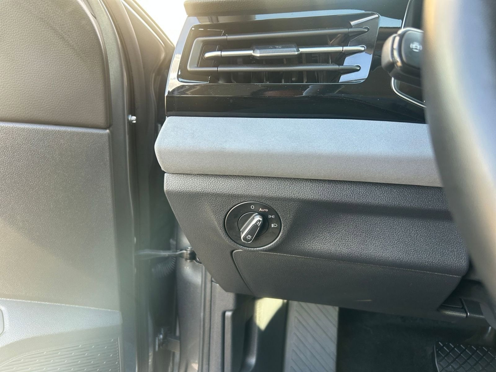 Thumbnail: 2025 Volkswagen Jetta - 32