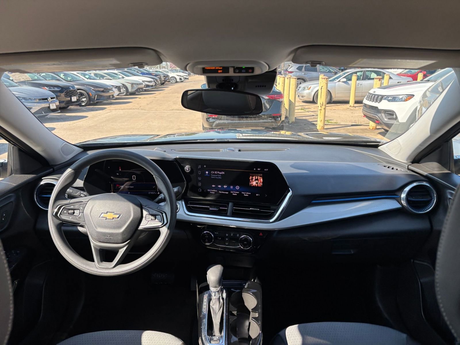 Thumbnail: 2025 Chevrolet Trax - 32