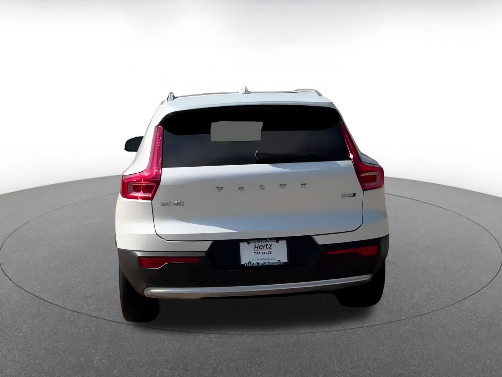 Thumbnail: 2024 Volvo XC40 - 12