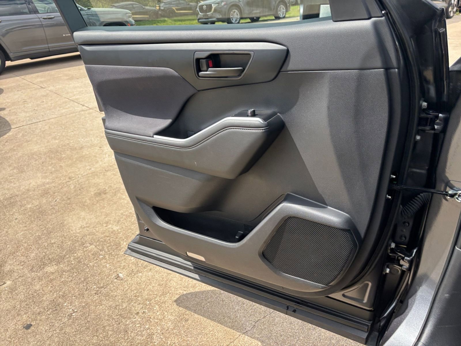 Thumbnail: 2025 Toyota Highlander - 18