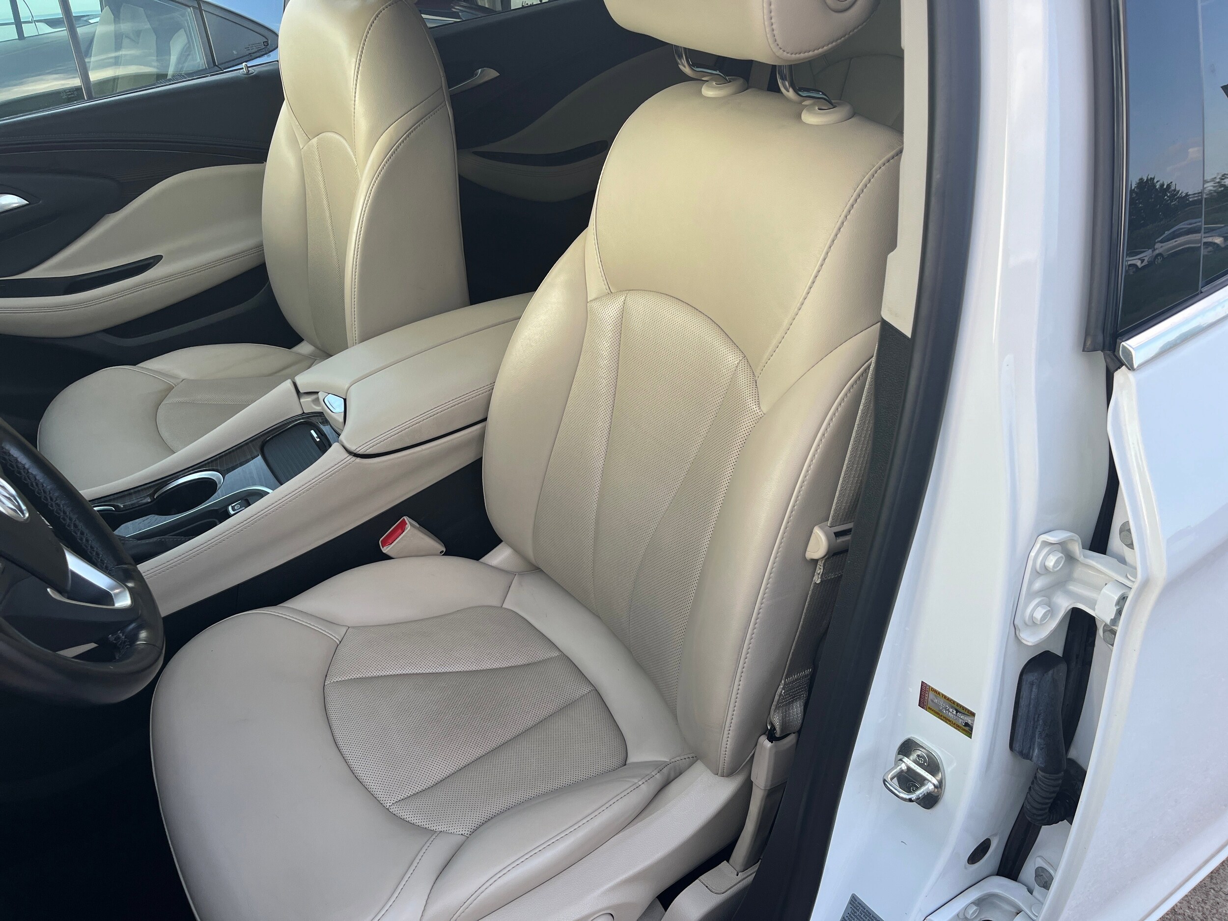 2020 Buick Envision Premium I 31