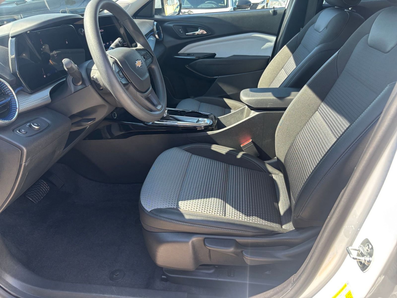 Thumbnail: 2025 Chevrolet Trax - 25