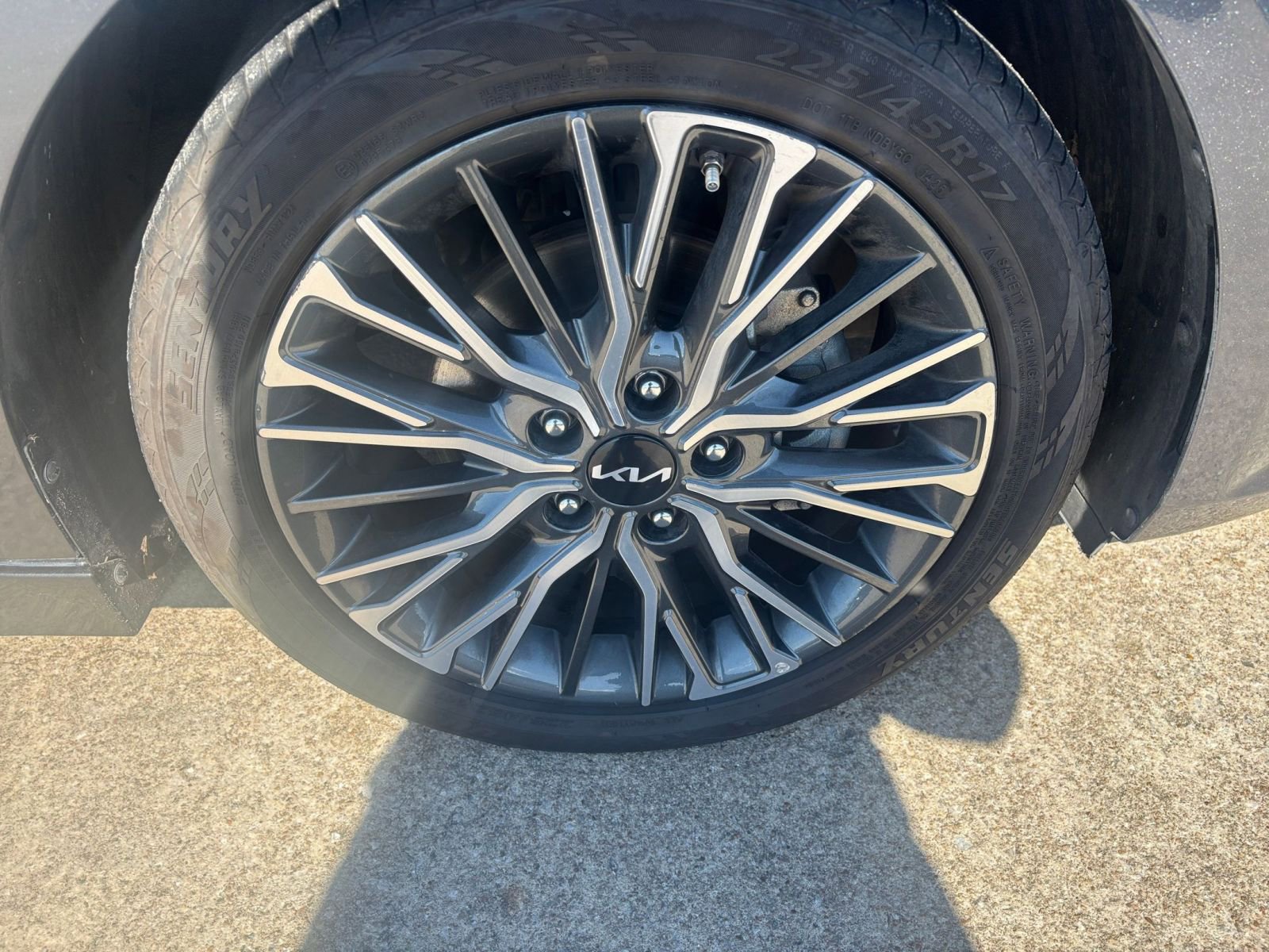 Thumbnail: 2023 Kia Forte - 30