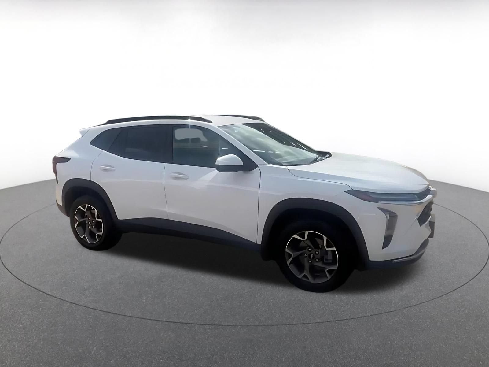 Thumbnail: 2025 Chevrolet Trax - 2