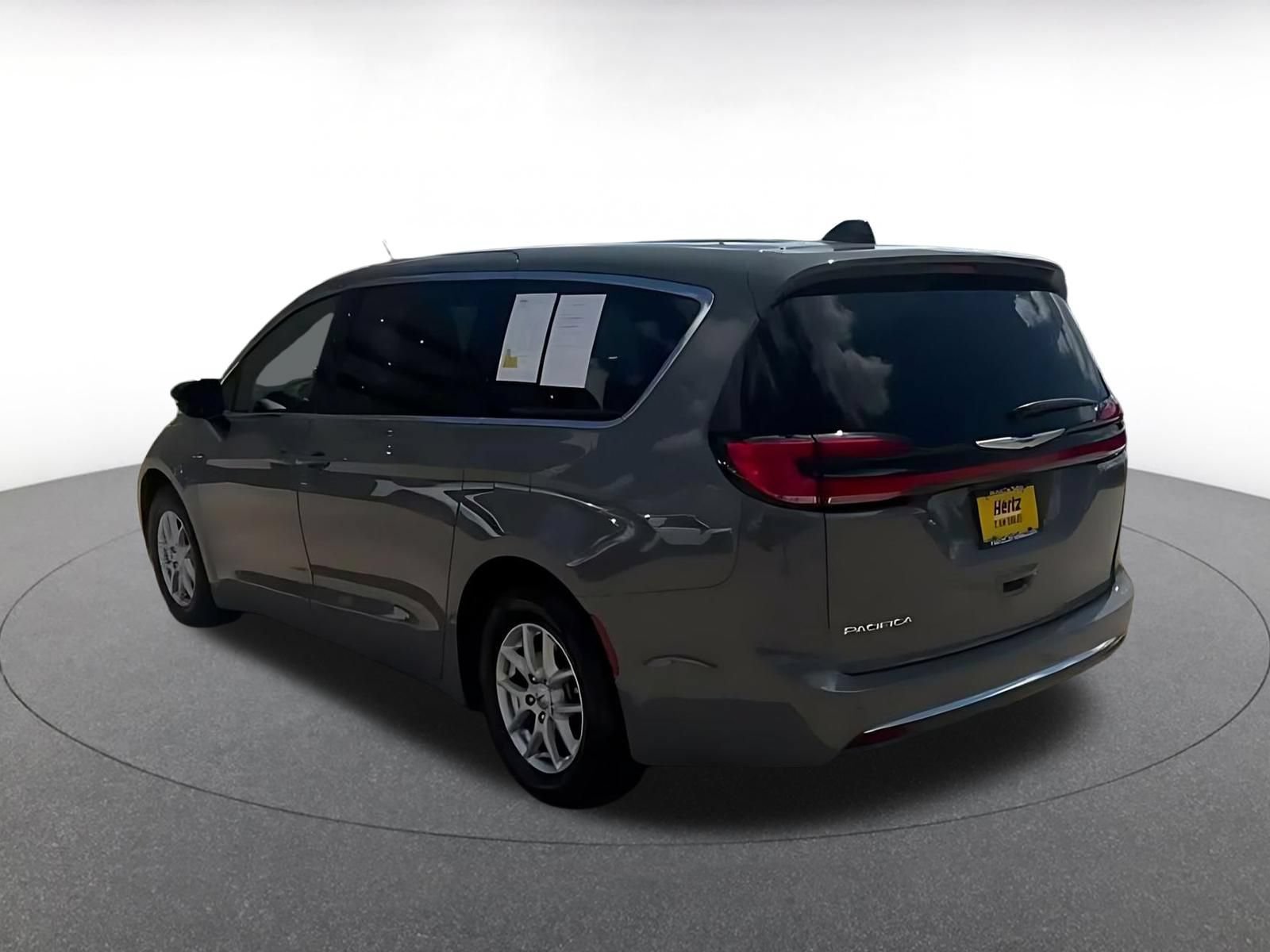 Thumbnail: 2025 Chrysler Pacifica - 9