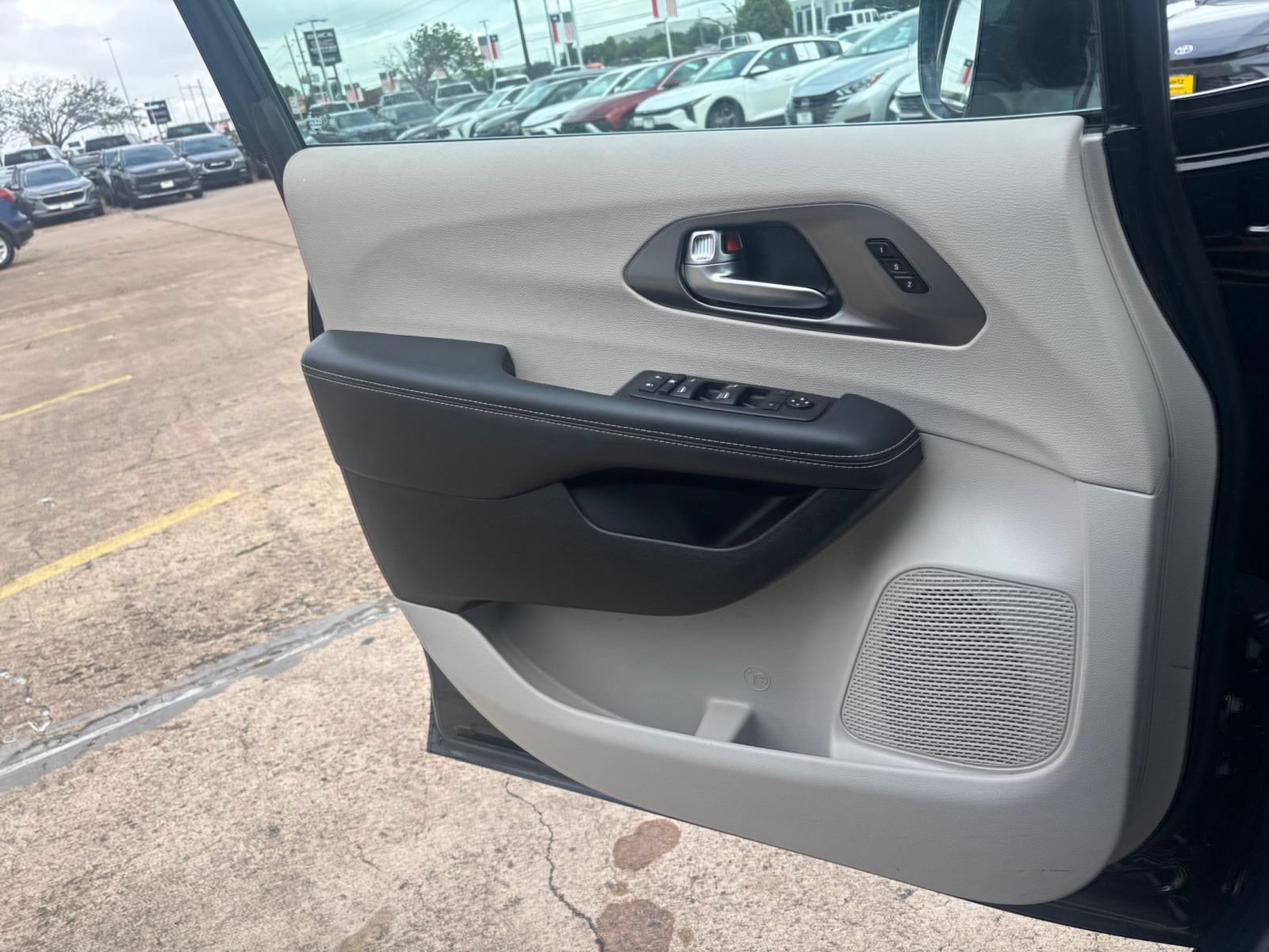 Thumbnail: 2024 Chrysler Pacifica - 18