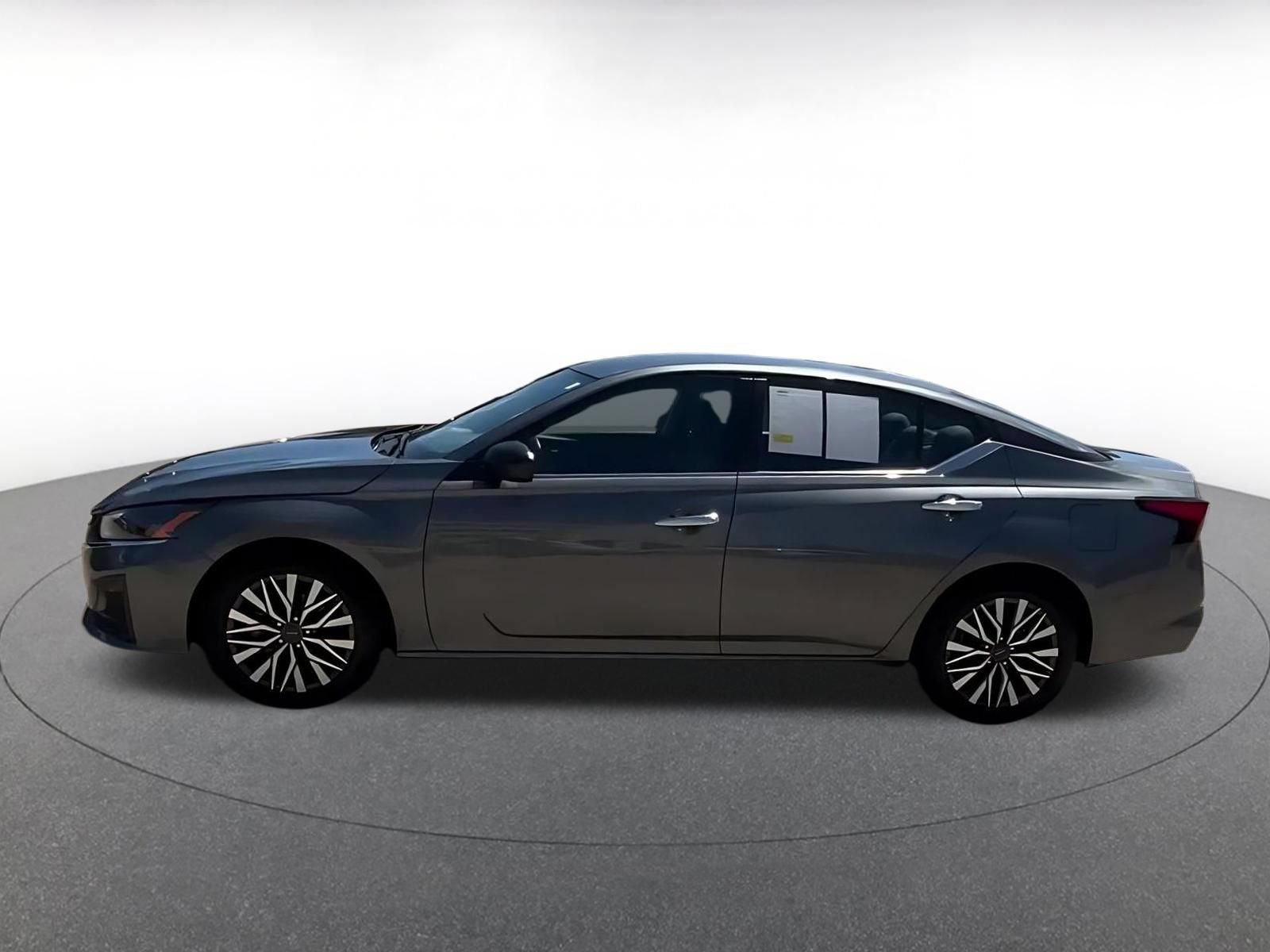 Thumbnail: 2025 Nissan Altima - 9