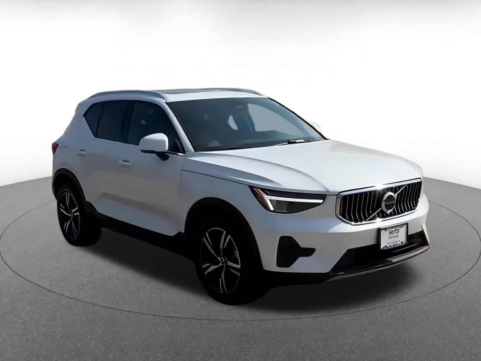Thumbnail: 2024 Volvo XC40 - 3