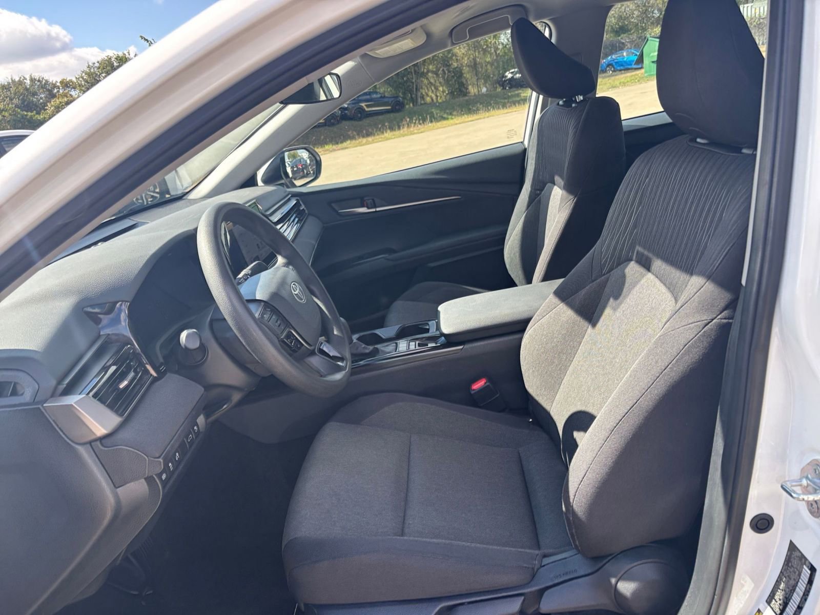 Thumbnail: 2025 Toyota Camry - 25