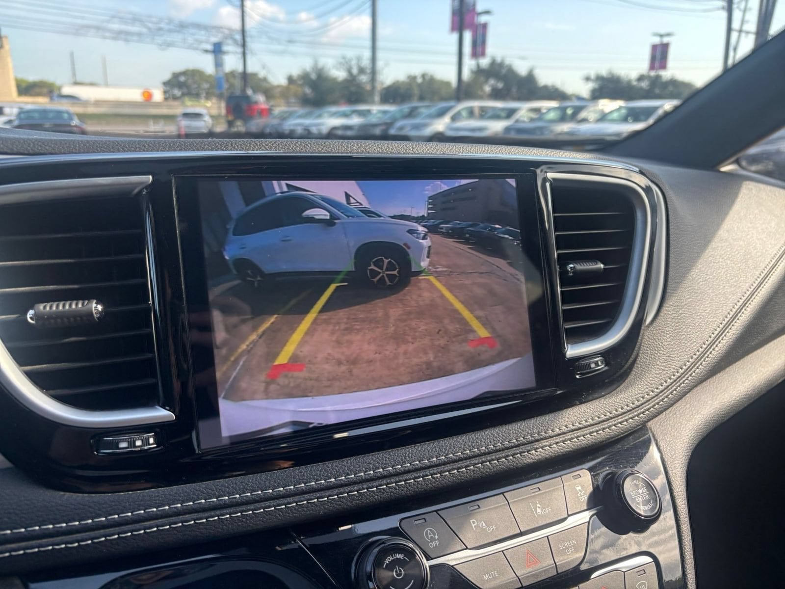 Thumbnail: 2025 Chrysler Pacifica - 26