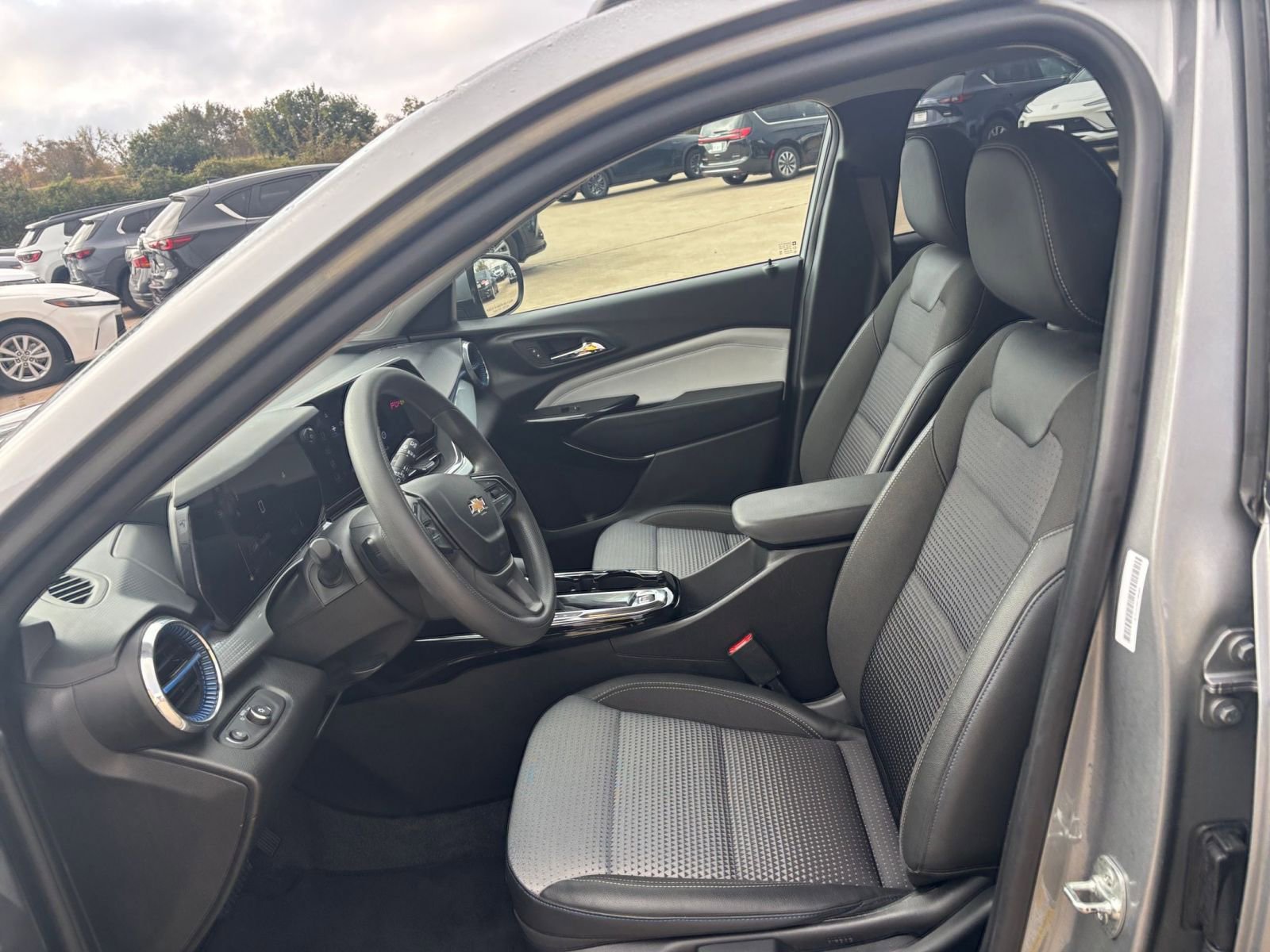 Thumbnail: 2025 Chevrolet Trax - 24