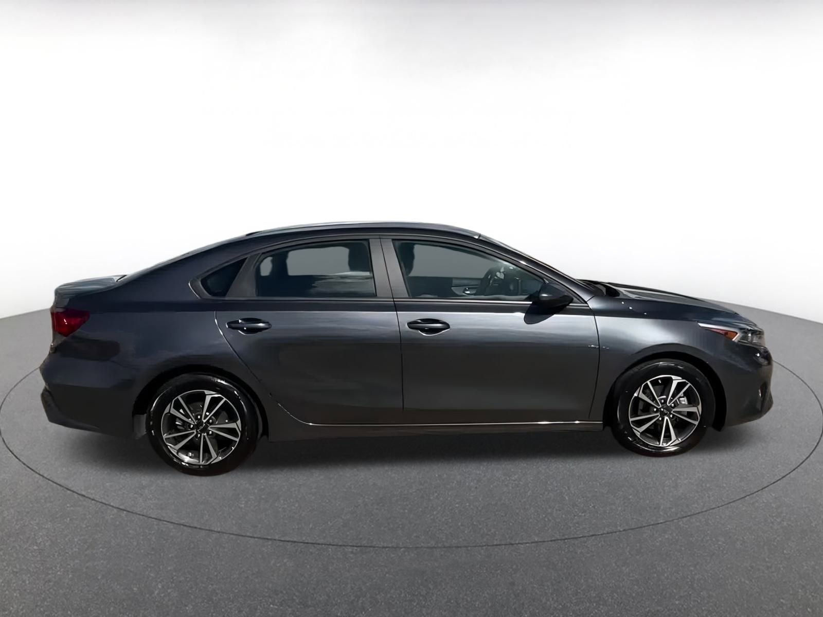 Thumbnail: 2024 Kia Forte - 4