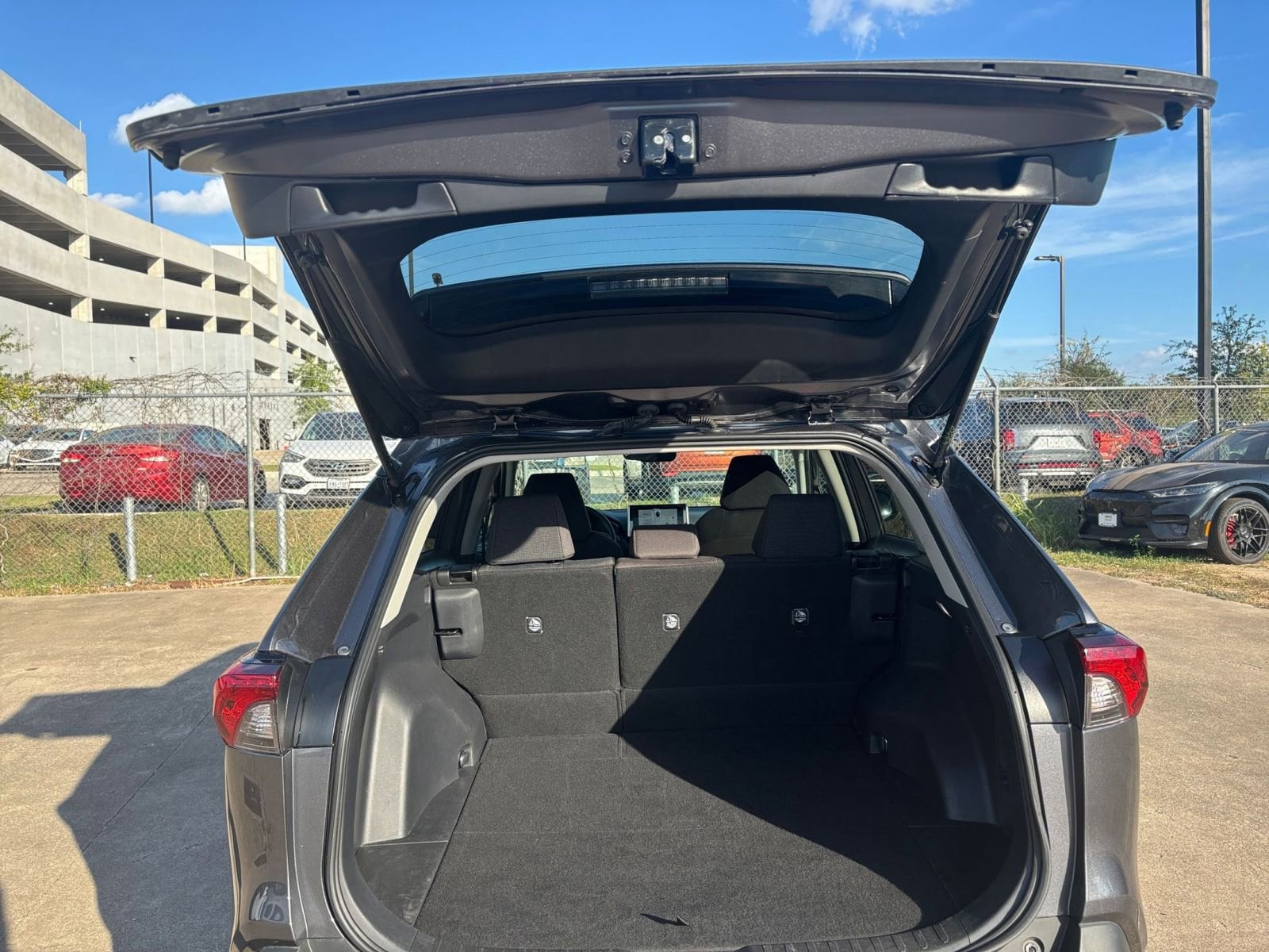 Thumbnail: 2025 Toyota RAV4 - 29