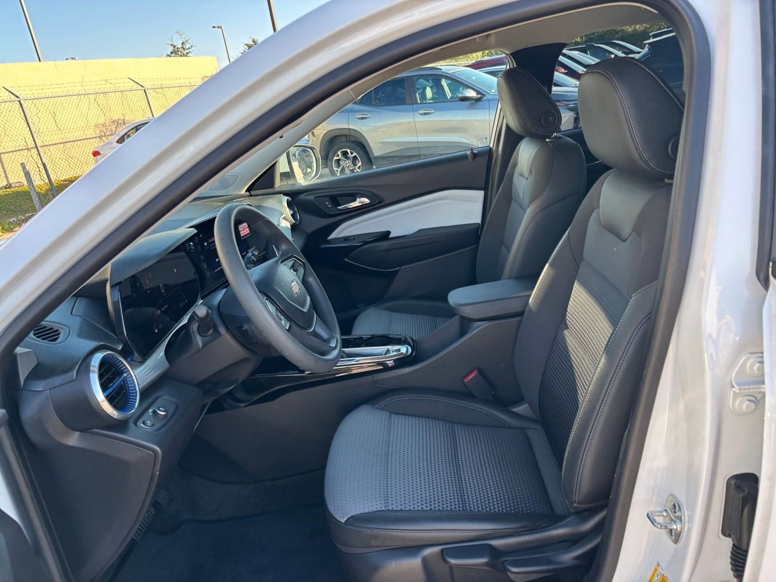 Thumbnail: 2025 Chevrolet Trax - 24