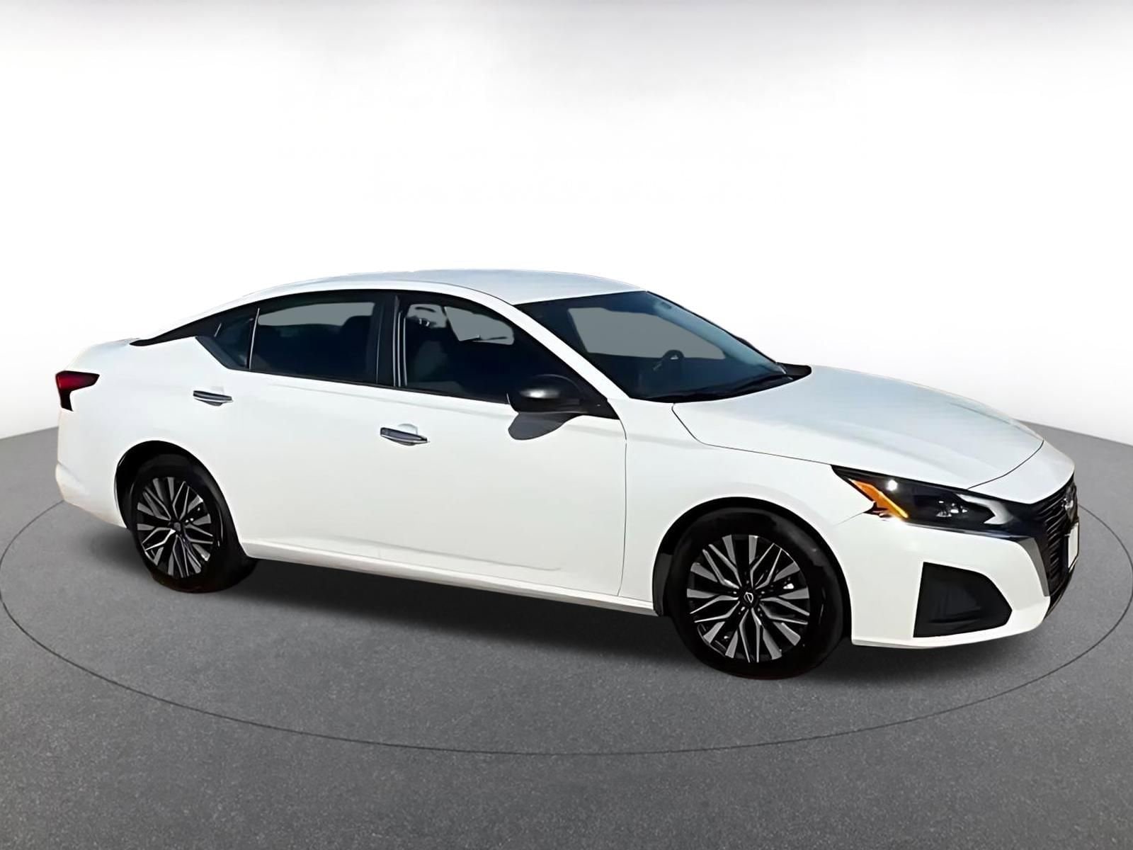Thumbnail: 2025 Nissan Altima - 8