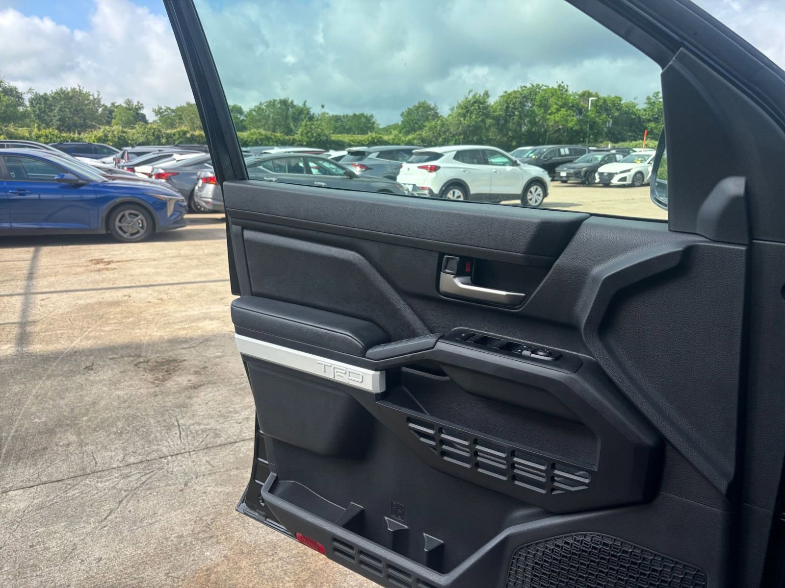 Thumbnail: 2024 Toyota Tacoma - 18