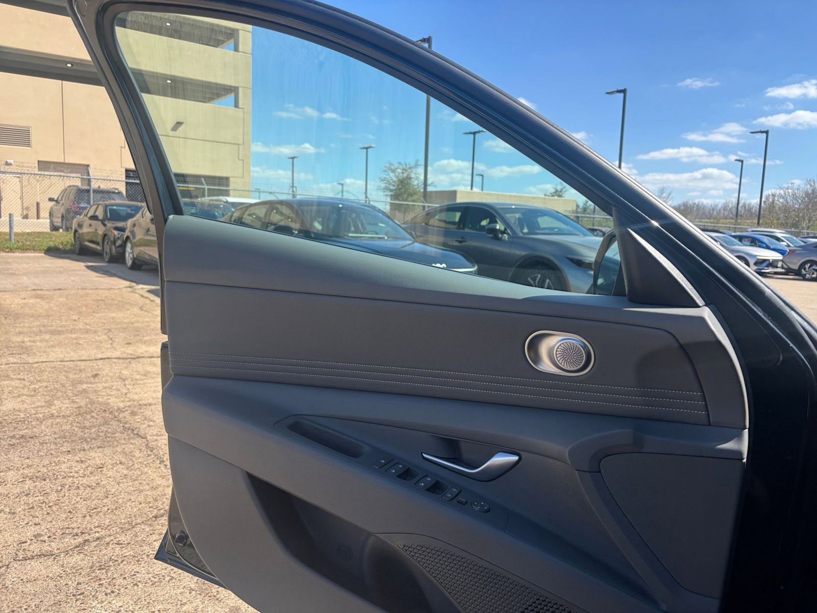 Thumbnail: 2025 Hyundai Elantra - 18