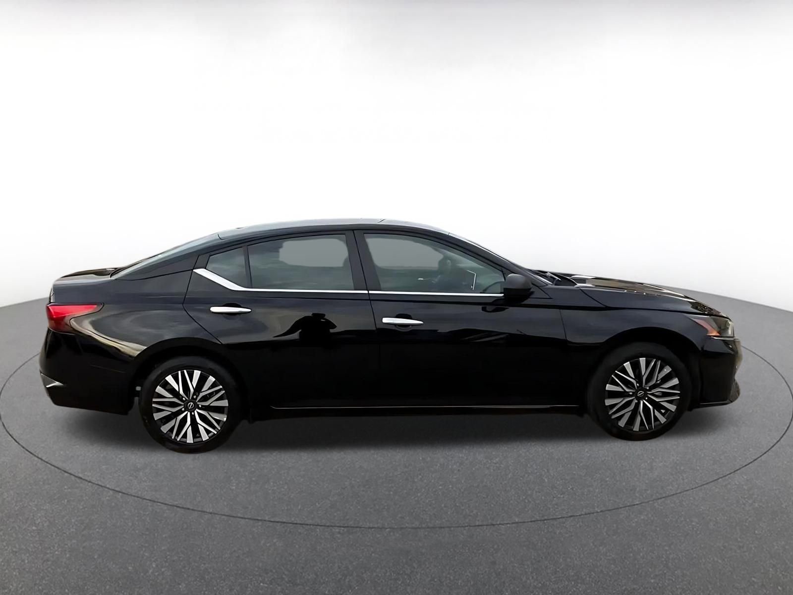 Thumbnail: 2025 Nissan Altima - 16