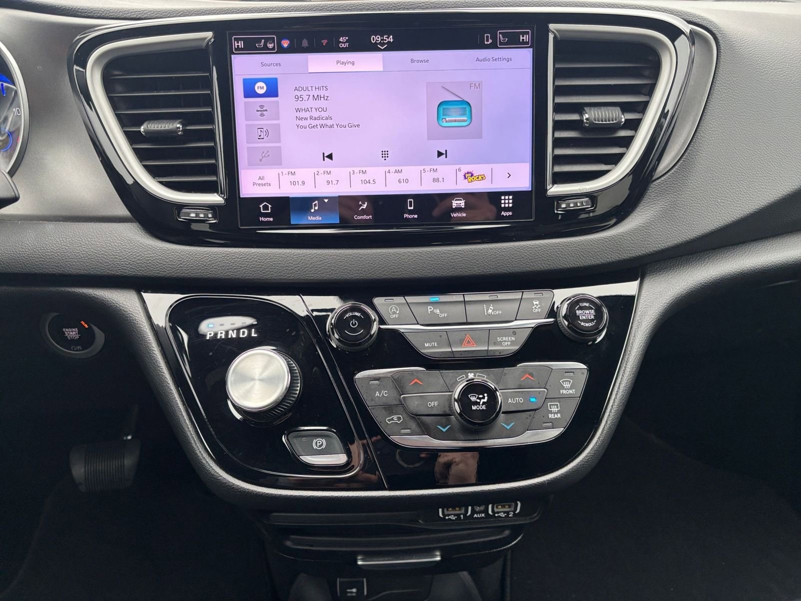 Thumbnail: 2025 Chrysler Pacifica - 17