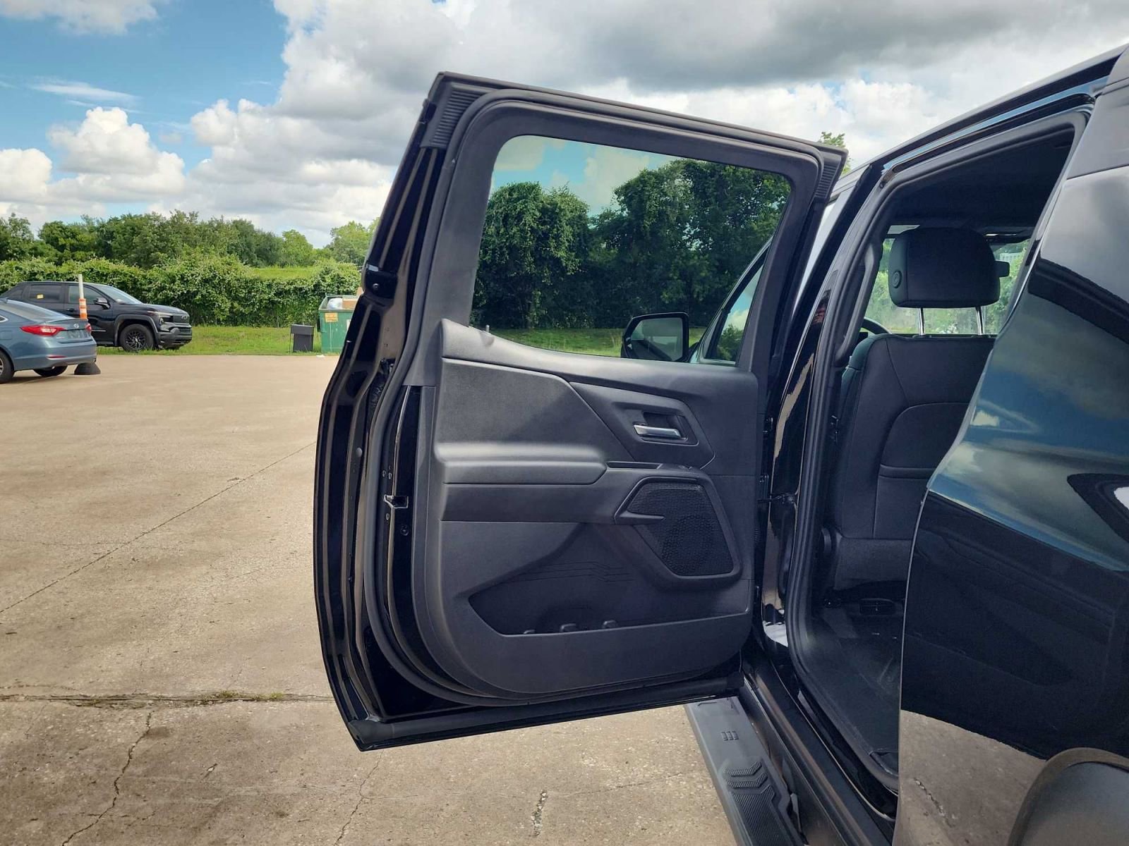 Thumbnail: 2024 Chevrolet Silverado EV - 28