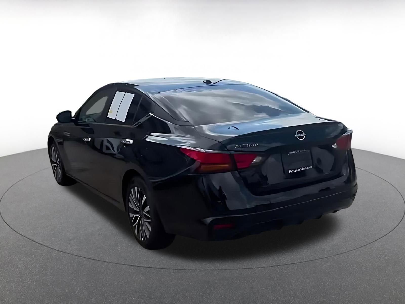 Thumbnail: 2025 Nissan Altima - 9