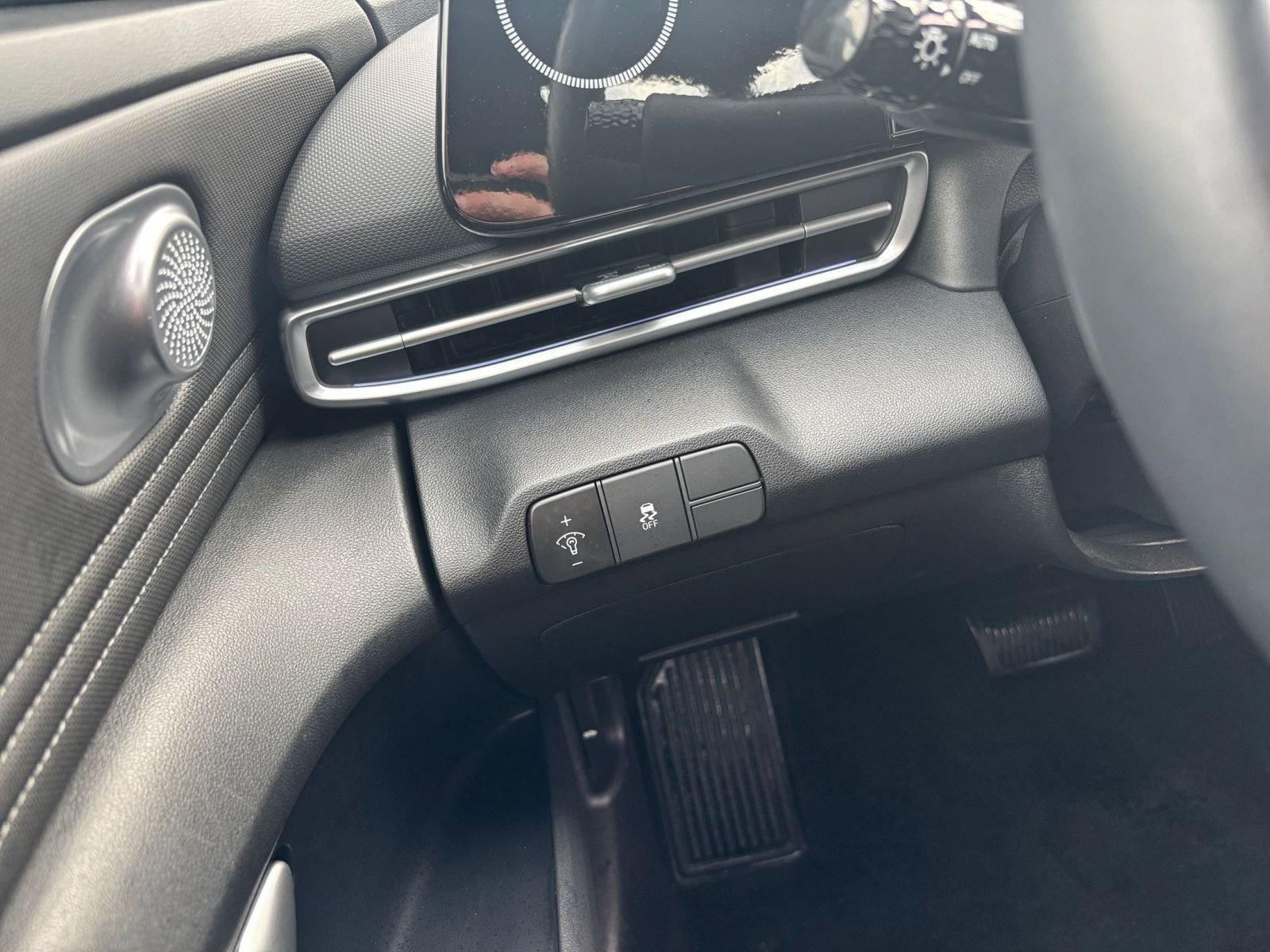 Thumbnail: 2025 Hyundai Elantra - 35