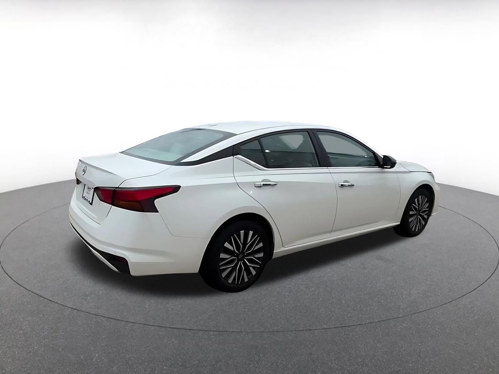 Thumbnail: 2025 Nissan Altima - 14