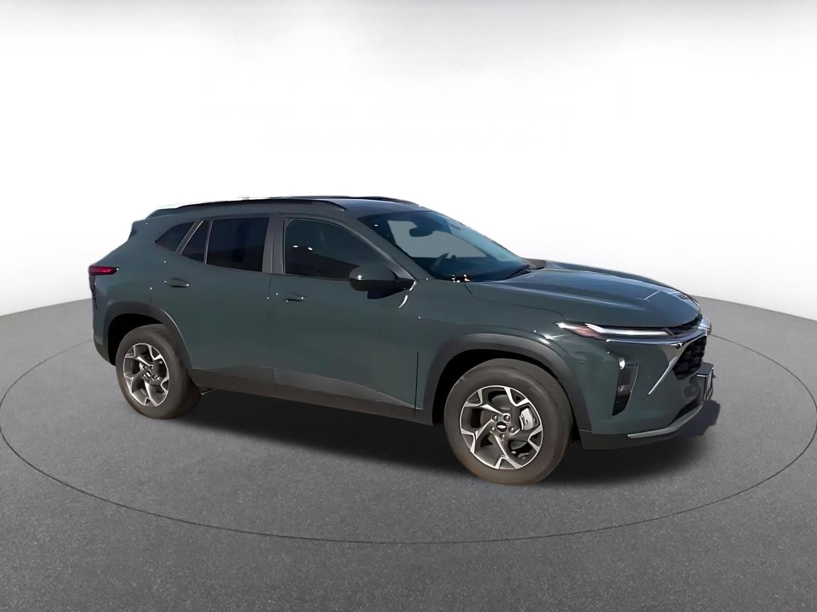Thumbnail: 2025 Chevrolet Trax - 2