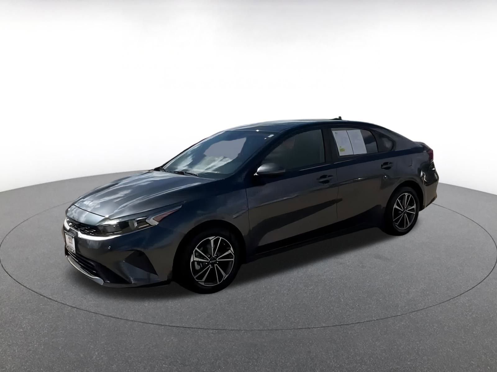 Thumbnail: 2024 Kia Forte - 3
